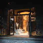 Hidden Bank: Pearls Романтичен хотел Пловдив