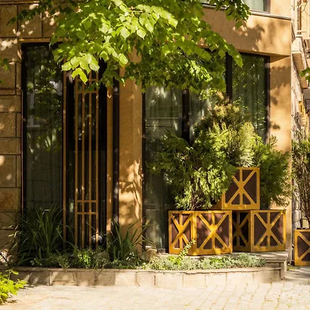 Hidden Bank: Pearls Love hotel *