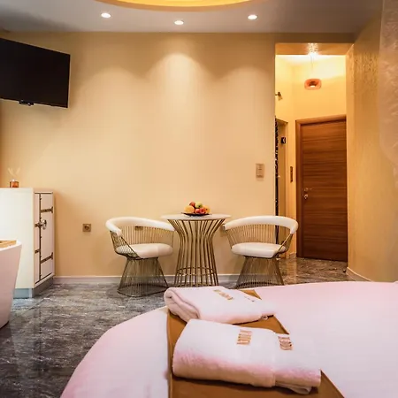 Love hotel Hidden Bank: Pearls