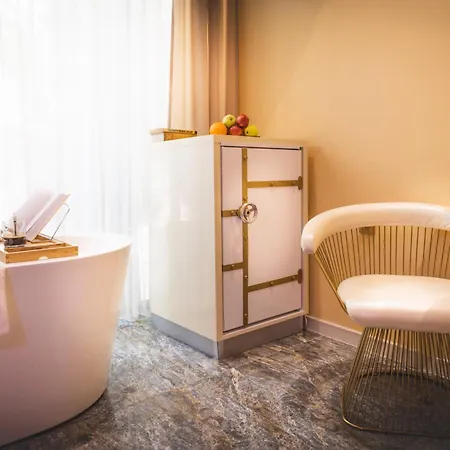 Hidden Bank: Pearls Love hotel