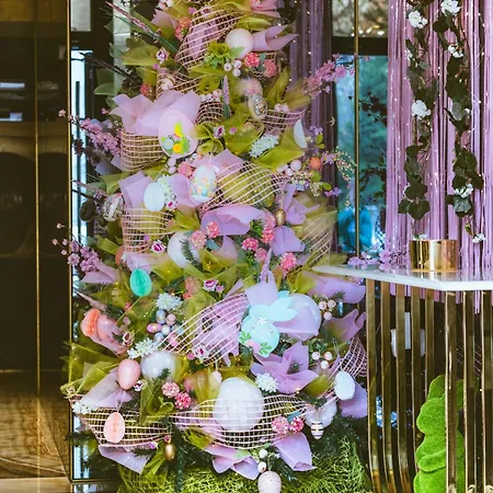 Hidden Bank: Pearls Love hotel *