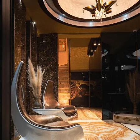 Hidden Bank: Pearls Liefdeshotel