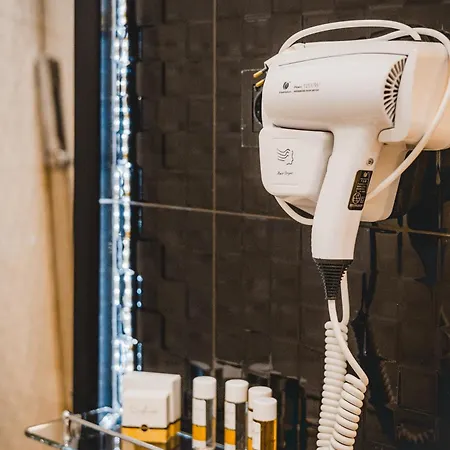 Hidden Bank: Pearls Liefdeshotel